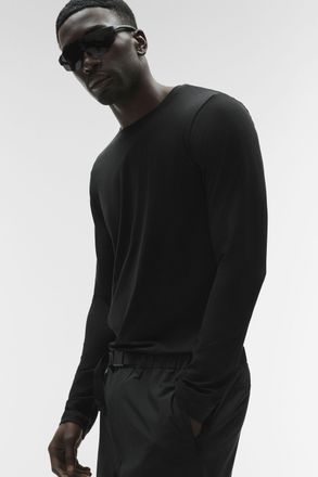 Alo | Conquer Reform Crewneck Long Sleeve Top in Black, Size: Medium