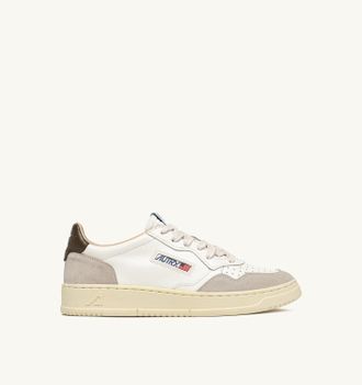 Autry MEDALIST LOW SNEAKERS IN WHITE AND TEAK SUEDE AND LEATHER