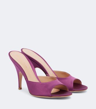 Gianvito Rossi Mules Sofia de sat&eacute;n