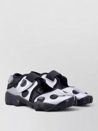Nike rift split toe sandals polka dot silhouette