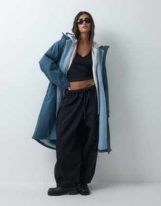 Asos spolverino lungo impermeabile verde petrolio con fodera in pile borg blu