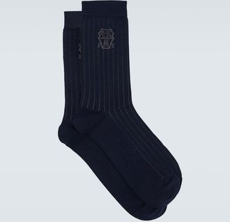 Brunello Cucinelli Calcetines acanalados de algod&oacute;n con logo