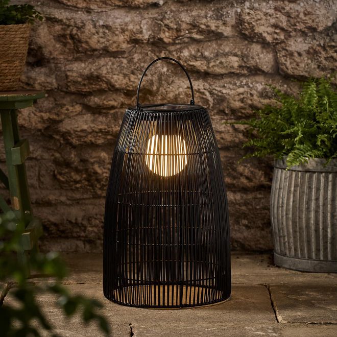 Lights4fun 43cm LED Stehlampe Solar Schwarz Korb Deko Außenbereich Garten Solarleuchten für außen, L4F24017 ab 79,99 €