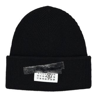 Maison Margiela Zwarte Geribbelde Beanie met Numeriek Logo - Dames - Hoeden - Zwart - S - Wol - Accessoires