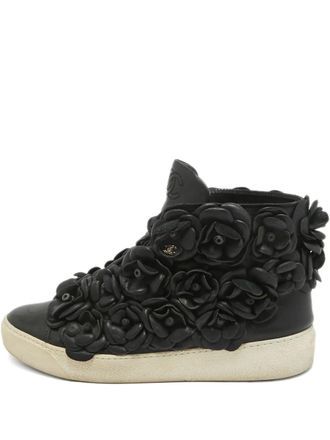 Chanel floral-appliqu&eacute; sneakers - Black
