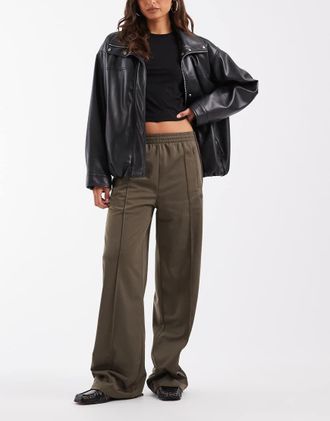 adidas Originals Firebird pantaloni della tuta ampi in dark khaki e nero-Verde