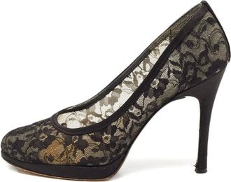 Stuart Weitzman Pumps in pizzo a fiori - Nero