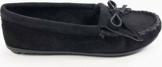 Minnetonka Womens Kilty Hardsole Moccasin In Black