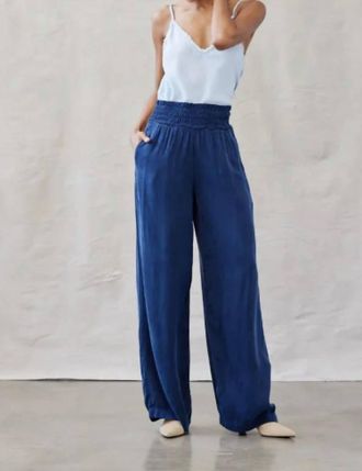 Bella Dahl High Waist Smocked Wide Leg Pants In Navy Ink