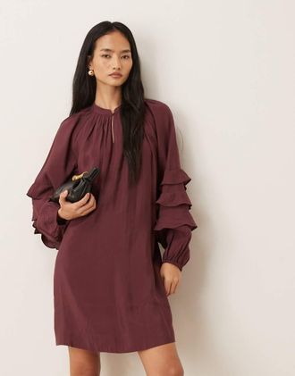 Vero Moda Vestito corto boh&eacute;mien bordeaux con maniche a volant allacciato in vita-Rosso