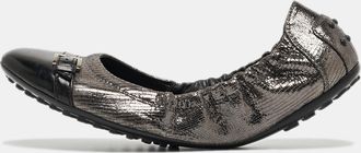 Tod's Tods Sliver/black Textured Suede And Leather Buckle Detail Scrunch Ballet Flats