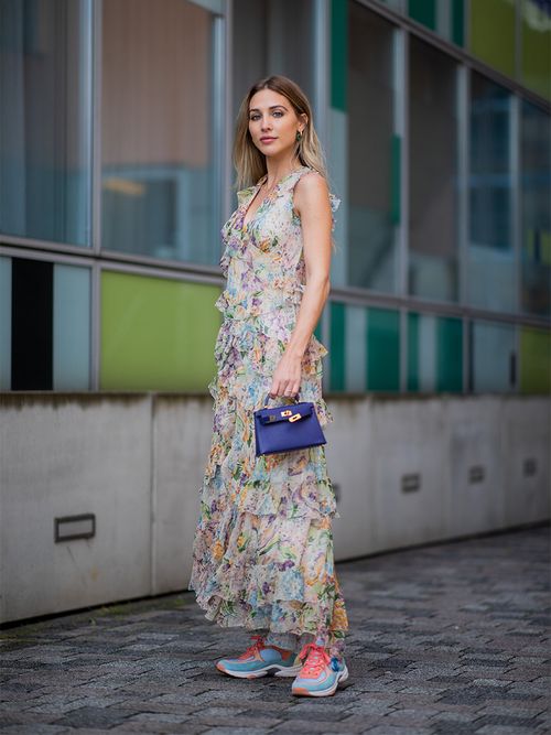 look abito e sneakers, look chunky sneakers