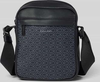 Calvin Klein Umhängetasche mit Label-Schriftzug in Black, Größe 1