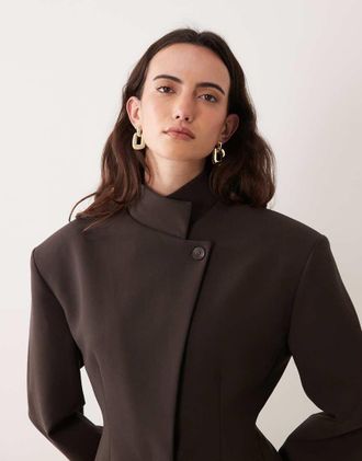 Asos blazer avvolgente con vita stretta color cioccolato-Marrone