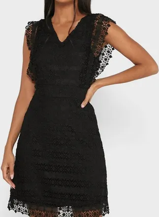 Amylynn Lace Shift Dress In Black
