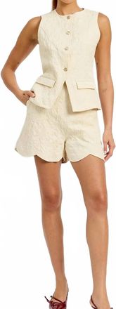 En Saison Alice Scallop Hem Shorts In Beige