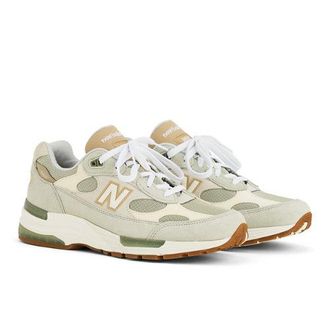 New Balance Unisex Made in USA 992 en Verde/Beige/Blanco, Gamuza/Malla, Talla 37.5