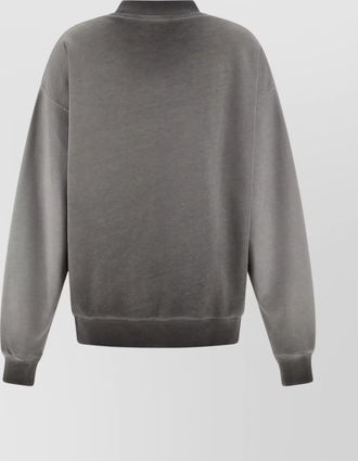 Off-white crew neck sweatshirt with long sleeves and ribbed cuffs