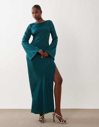 Asos Vestito lungo in raso verde-azzurro con maniche svasate-Blu