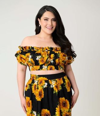 Unique Vintage Plus Size 1970s Off Ruffle Up Crop Top in Black Floral Print at Nordstrom, Size 2X