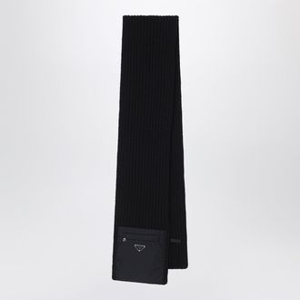 Prada Sciarpa nera in lana con tasca in Re-Nylon