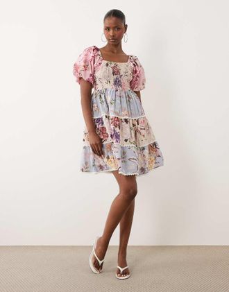 Vero Moda Vestito corto stile milkmaid con maniche a sbuffo e motivo patchwork a fiori multicolore