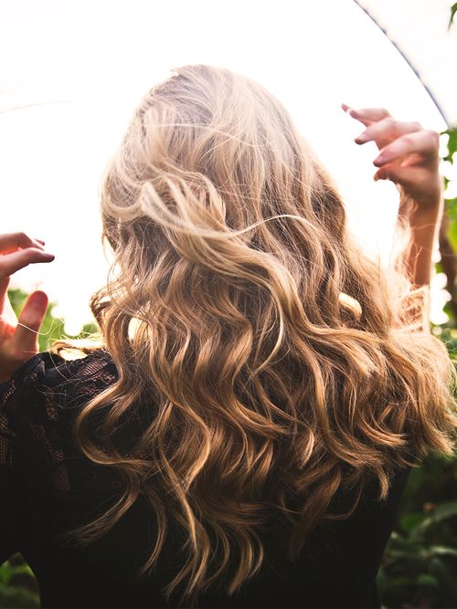 Die schönsten Flechtfrisuren für Locken