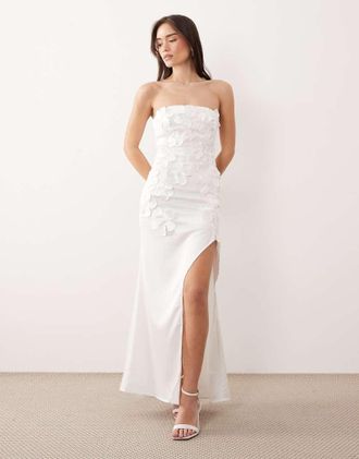 JW PEI Vestito lungo bianco a fascia con spacco sulla coscia e volant con applicazioni floreali