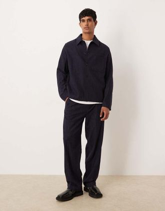 Arket Pantaloni blu navy in misto lana con motivo gessato in coordinato-Nero