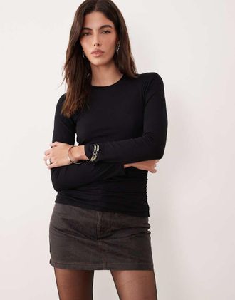 Nobody's Child T-shirt a maniche lunghe nera con arricciatura laterale-Nero