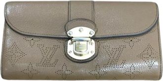 Louis Vuitton Pre-owned Wallets, female, Gray, Size: ONE SIZE Pre-owned Mahina Long wallet (bi-fold)