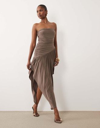 Asos Vestito midi sinuoso a fascia arricciato con fondo a fazzoletto grigio-Marrone