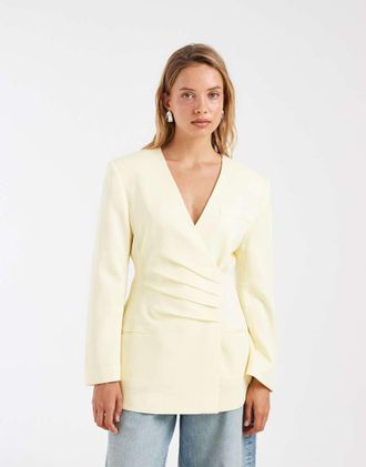 Asos Blazer con pieghe in vita color latticello-Giallo