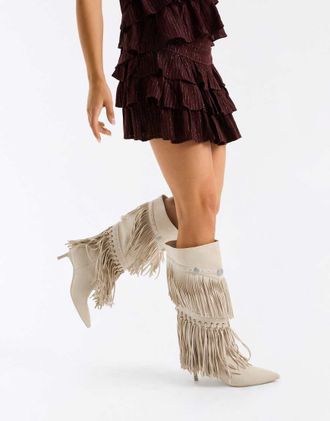 Bershka Stivaletti beige con tacco e frange-Neutro