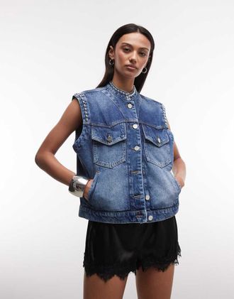AllSaints Mac - Gilet senza maniche in denim blu lavaggio vintage con borchie