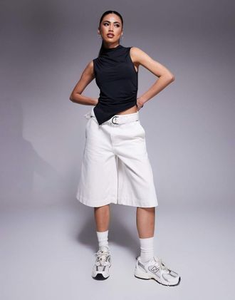 HUGO BOSS Jorts sartoriali taglio lungo bianco sporco