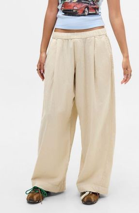 BDG Bobbi Pleated Linen Cocoon Pants in Sand at Nordstrom, Size X-Small