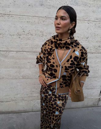 Never Fully Dressed cardigan lavorato a maglia con bottoni e stampa leopardata-Multicolore