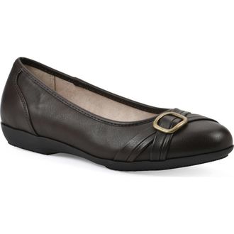 White Mountain Calming Buckle Strap Flat in Dark Brown/Burn/Smooth at Nordstrom Rack, Size 7.5