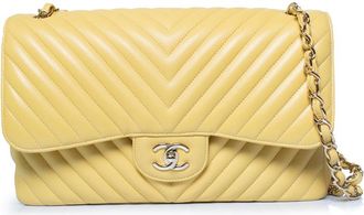 Chanel Chanel Jumbo kleptas van lamsleer met chevronpatroon, geel