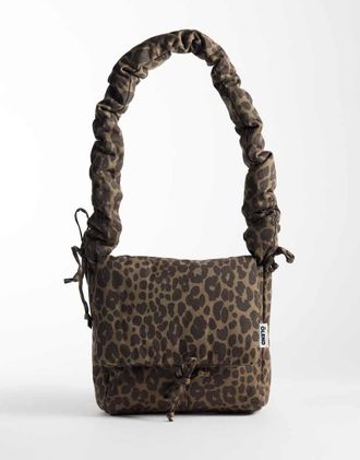 &Ouml;lend nina borsa a tracolla in nylon morbido con patta e manico arricciato con stampa leopardata-Multicolore