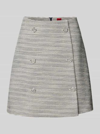 HUGO BOSS Eng anliegender Mini-Rock mit doppelreihiger Knopfleiste Modell RALINEA in Offwhite, Gr&ouml;&szlig;e 32