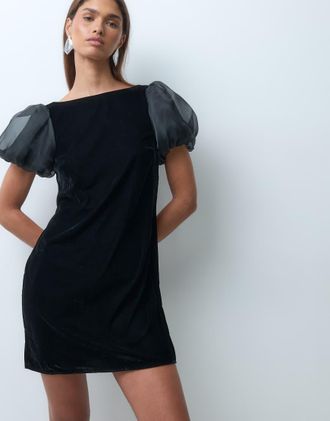 Nobody's Child vestito corto in velluto con scollo a barchetta, dettagli in rete e maniche a sbuffo nero