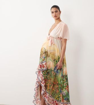 Hope & Ivy Maternity Vestito lungo avvolgente rosa con stampa di fiori e bordi con volant