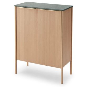 Skagerak Fritz Hansen - Skagerak Jut High Cabinet, Eiche ge&ouml;lt / Marmor gr&uuml;n / Messing