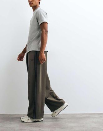 adidas Originals pantaloni della tuta oversize in branch-Marrone