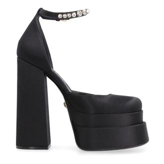 Versace Schoenen, Dames, Zwart, 39 EU, Leer, Medusa Aevitas Satin Pumps