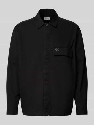 Calvin Klein Jeans Regular Fit Hemdjacke mit Label-Stitching in Black, Gr&ouml;&szlig;e S