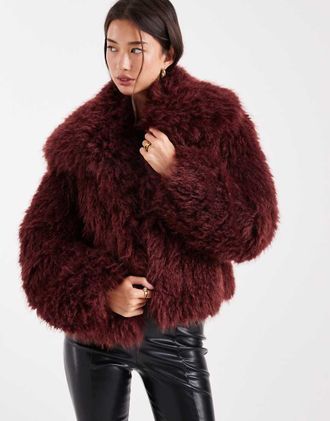 Asos Giacca taglio corto bordeaux in pelliccia sintetica-Rosso