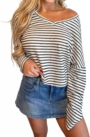 Bloomingdale's Ren Textured Stripe V-Neck Long Sleeve Top In White/black